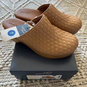Universal thread magnolia wedges